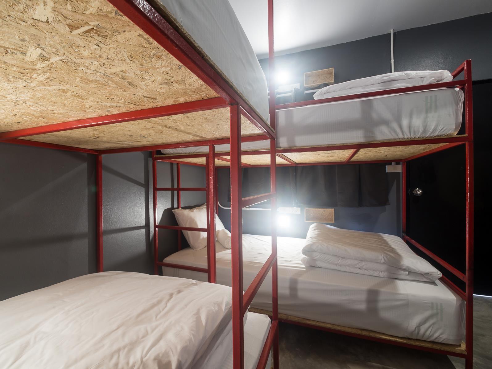 BED Hostel Phuket Eksteriør bilde