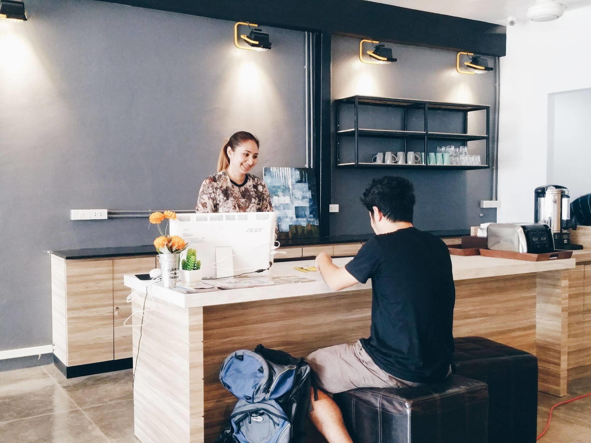 BED Hostel Phuket Eksteriør bilde