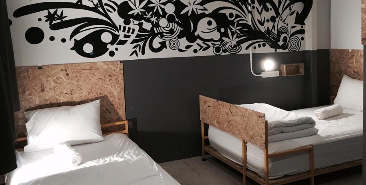 BED Hostel Phuket Eksteriør bilde